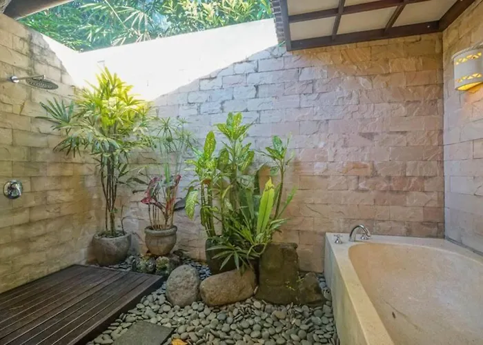 Villa Saraswati Ubud - 5Br Balinese Elegance With Pool And Temple Views Villa