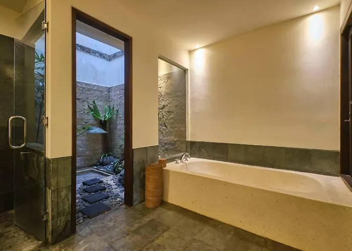 Villa Saraswati Ubud - 5Br Balinese Elegance With Pool And Temple Views Villa